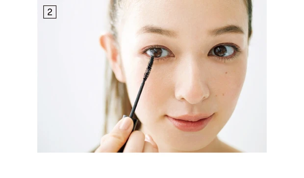 下まつ毛を強調させて下重心に