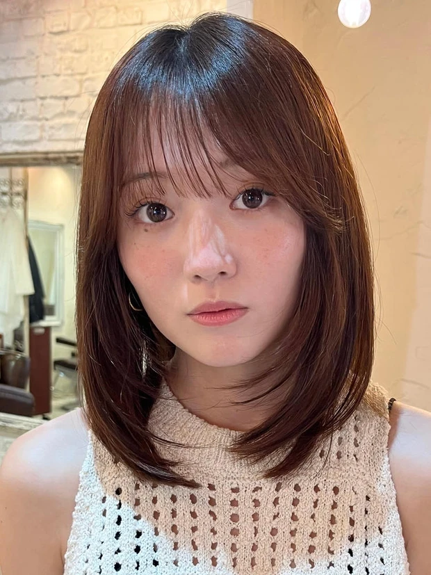 前髪あり ミディアム ミディアムヘア 小顔見え シースルーバング