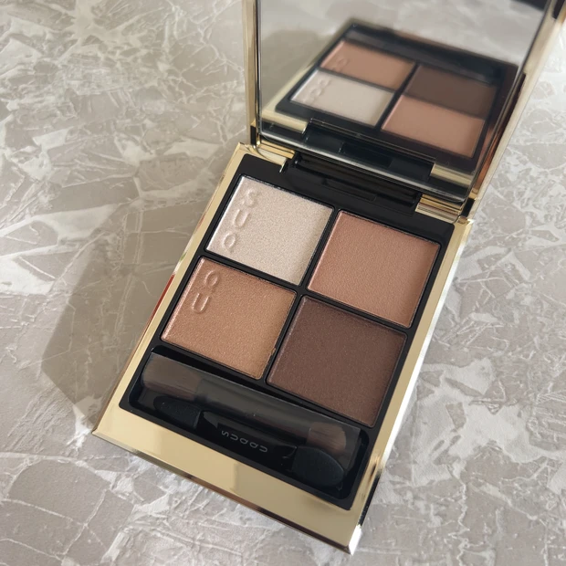 シグニチャーカラーアイズ15 パッケージ