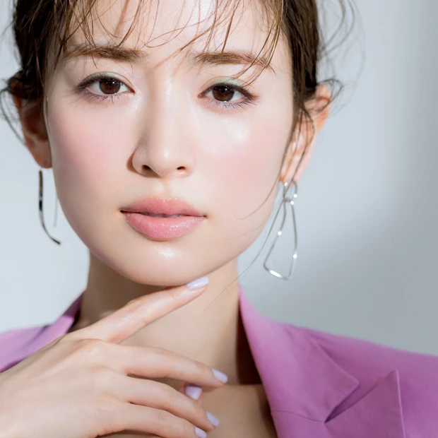 夏新色トレンド予測！長井かおりさんはアイシーカラーメイクに注目