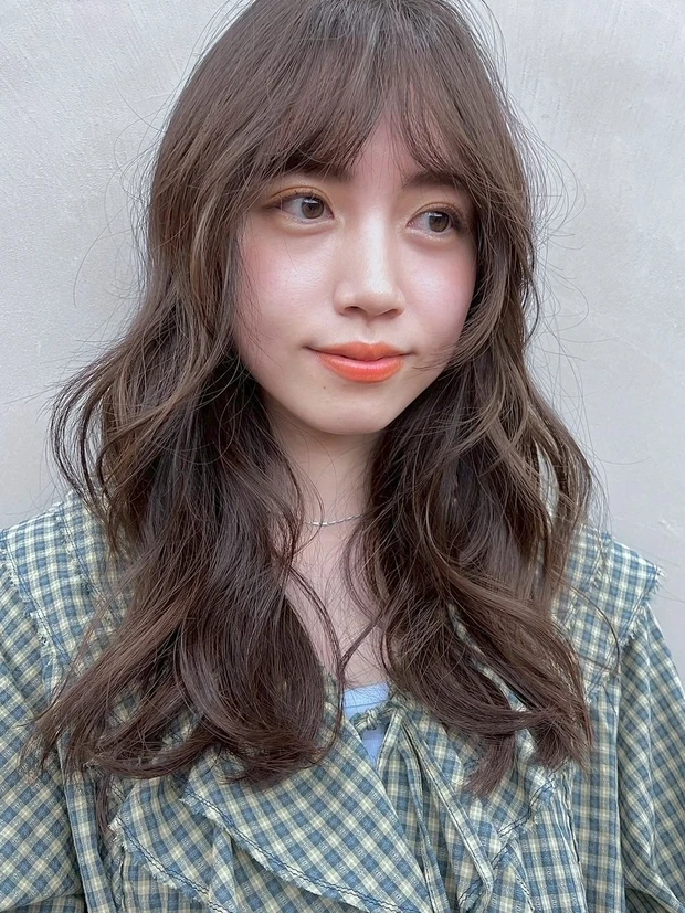 ヘアカタログ ミディアム ミディアムヘア 前髪あり スタイリング
