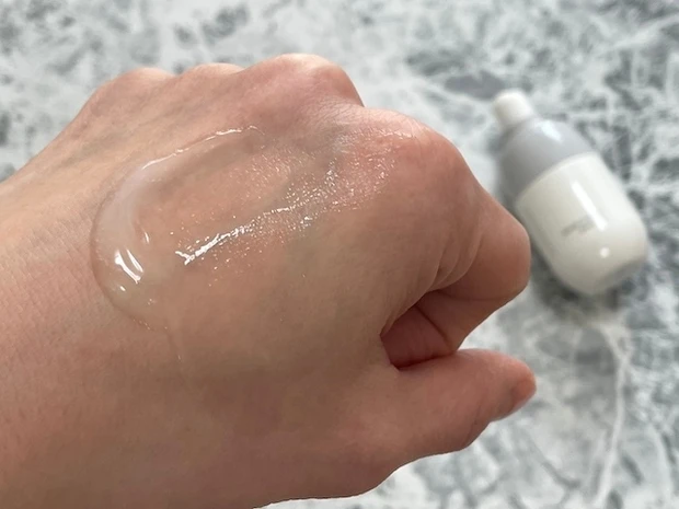 「セラシーク ダブルディープセラム C」テクスチャー