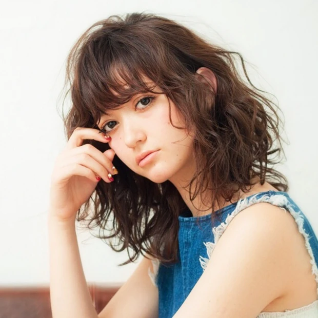 思わず触れたくなるような、シフォンタッチのラフゆるミディ