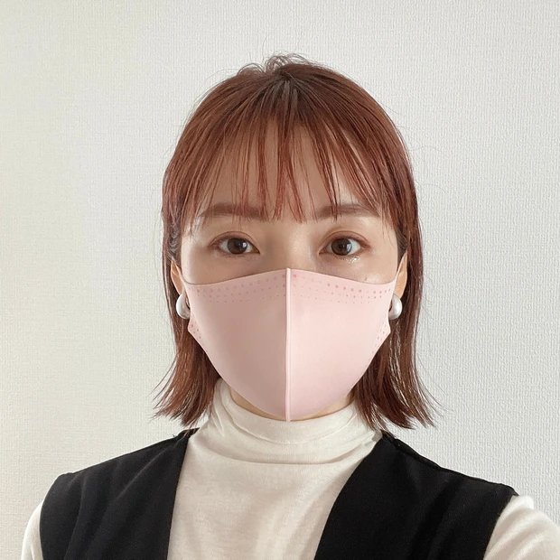 KATE小顔シルエットマスク着用(ピンク正面)