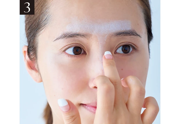 衛藤美彩さんのセルフメイクプロセス3