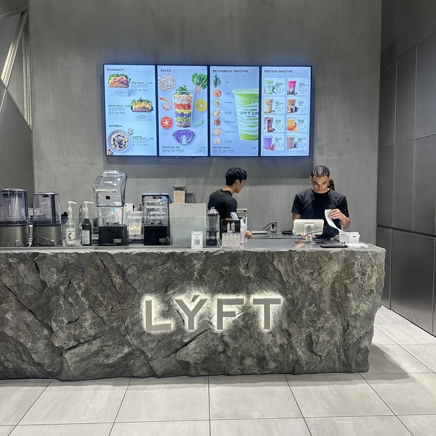 罪悪感ゼロでキレイをチャージ♡ LÝFTカフェのアボカドグリーンスムージー🥑_2
