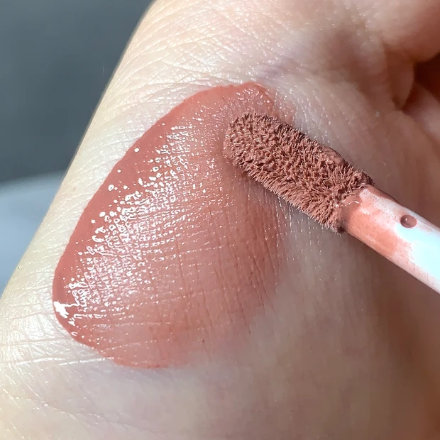 186ピンクヌードリキッドカラーのみ 手元スウォッチ