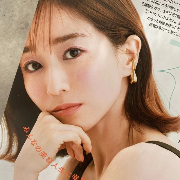 【田中みな実ちゃん表紙MAQUIA4月号】一冊まるごと美肌特集で肌悩み解消!付録はエストの新作洗顔ジェル。_2_3