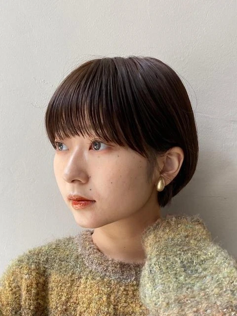 冬 ヘアカラー 暗め マロンベージュ ショートボブ