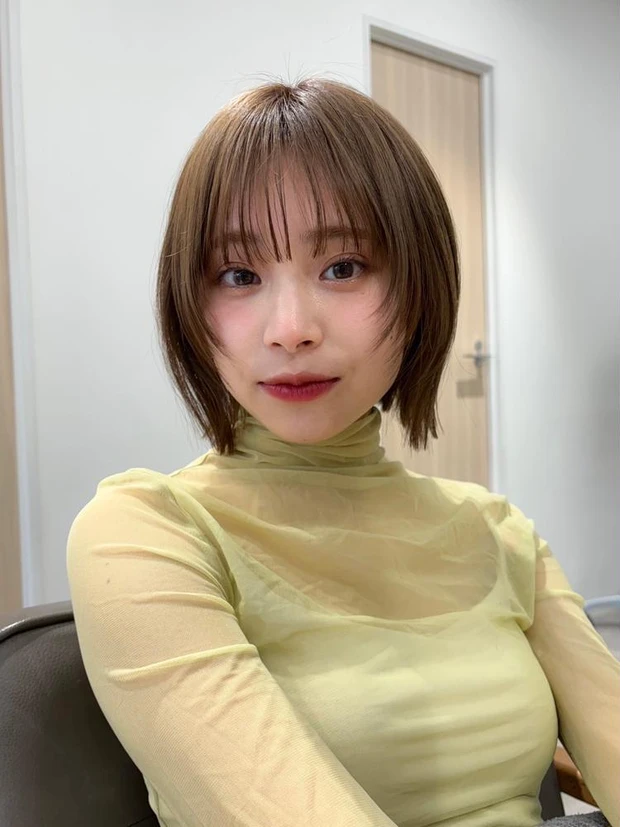 春におすすめの髪型  トレンドヘアスタイル オリーブベージュ 顔まわりレイヤー