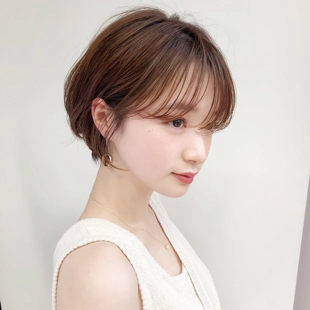 【20代・30代向き】圧倒的美シルエット！ 横顔に見惚れる女っぽカジュアルショートヘア_2_1