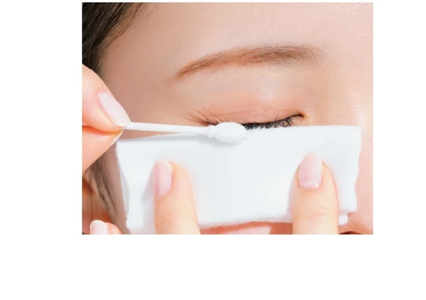 2 マスカラを綿棒でオフ