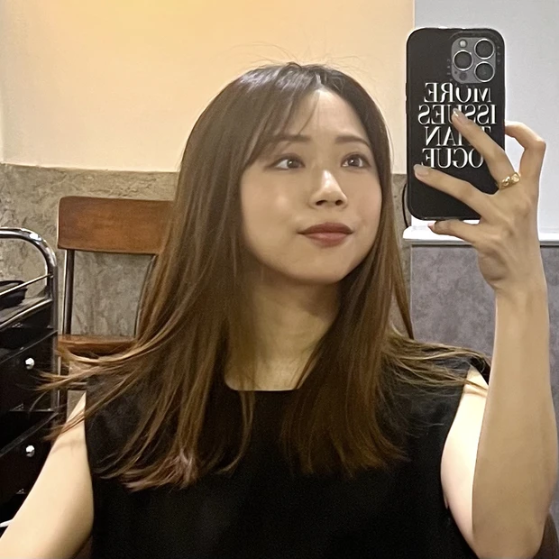 【2023秋冬おすすめヘアカラー】ブリーチなしで韓国アイドル風ピンクブラウンヘアに初挑戦！切りっぱなしの重ためミディアムヘア。_5_1