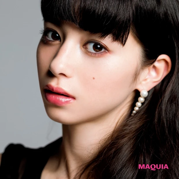 レッド入りアイパレットで夏顔から秋顔へ! 2シーズン楽しむメイク法