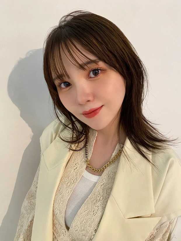 「人気声優の美容を深掘り♡Say! You! Beauty!」鬼頭明里さん のオフショットPhotoGallery_1