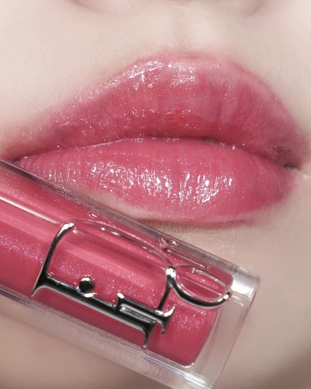 あの名品がリニューアル！待望の新作【新ディオールアディクトリップマキシマイザー】をブルベ夏のコスメオタクが徹底レビュー。"ブルベにおすすめカラー"や"バズったベージュ系カラー"をスウォッチ。_6_2