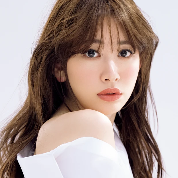 8月号の表紙は小嶋陽菜さん！ 人気アーティスト岡野瑞恵さんのメイク解説を…