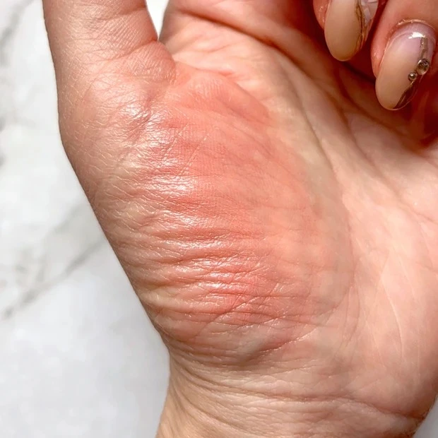 メルティンググロウチークバーム 01 モモ