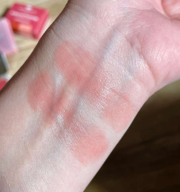 オルタナティブステレオ、クリームチーク、スウォッチ