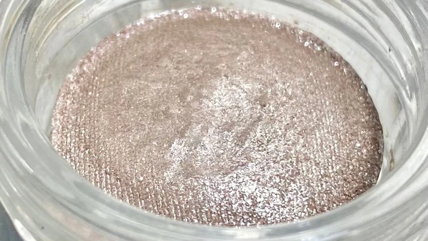 【MAQUIAインフルエンサーのオッス！推しコス】頬にのせるとキラっときらめく！_2_2