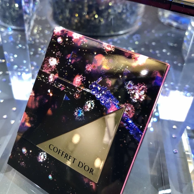 この4in1は使える!急いで数量限定品「秋の注目新製品②コフレドール マルチデザイニングパレット」