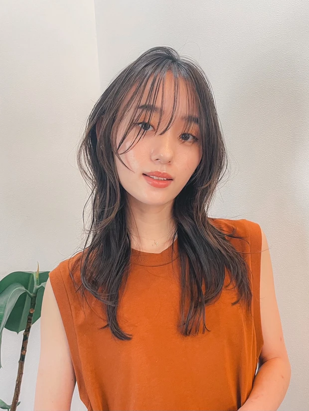 ヘアカタログ セミロング セミロングヘア シースルーバング サイド