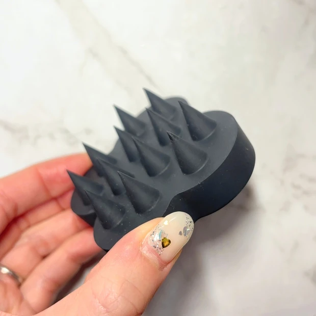 uka スカルプブラシ ケンザンは使えばやみつきになる心地良さ！