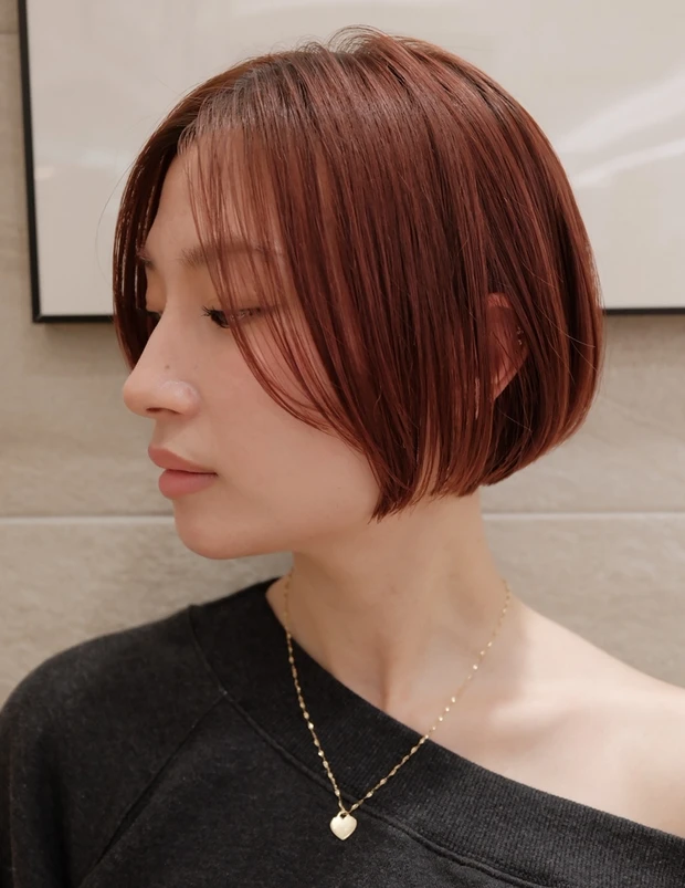 髪型 ショートヘア 40代 前下がりショート 前髪あり サイド