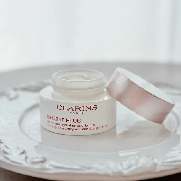 夏のお疲れ肌に！クラランスのジェルクリームで美白&保湿ケア