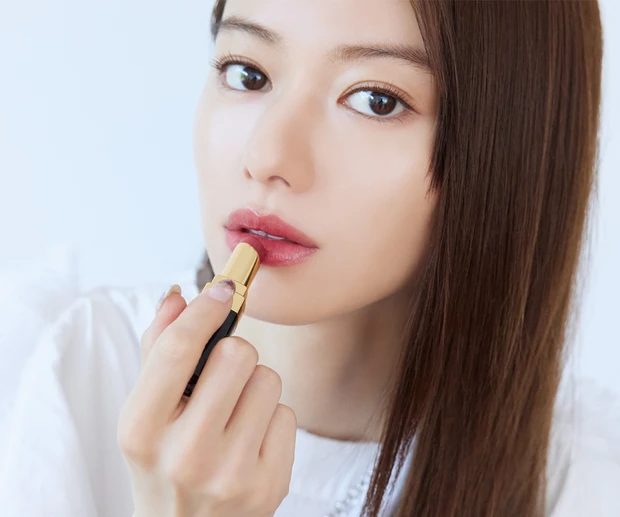 山本舞香さんは今、素肌に映えるサマーメイクに夢中!
_8
