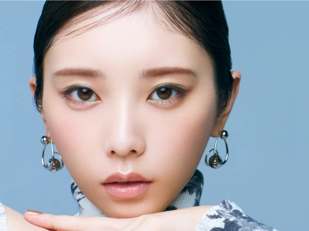 【カーキの単色アイシャドウ】秋のおすすめは目頭だけ囲んで透明感アップ！