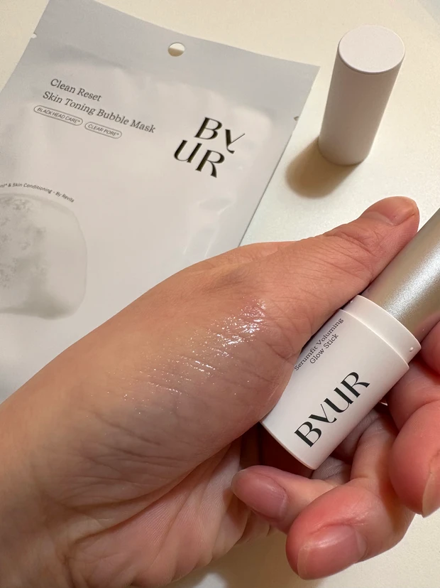 【バイユア】アラフォー乾燥肌、スティックハイライトで自然な濡れツヤ感で立体顔が簡単に作れる_2