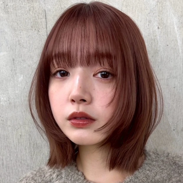 【春のボブヘア】ピンクブラウンが主役! 顔まわりレイヤーの小顔ボブ