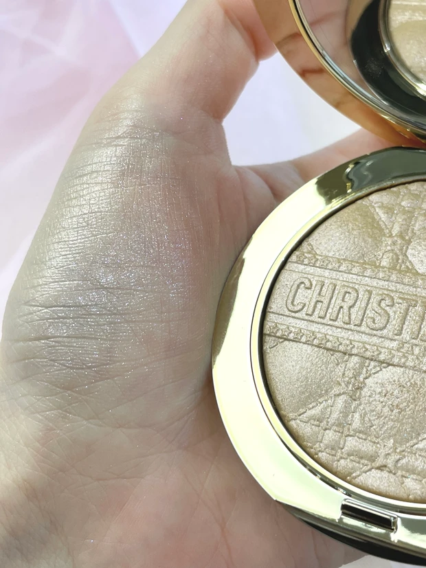 ディオールスキン フォーエヴァー グロウ ルミナイザー