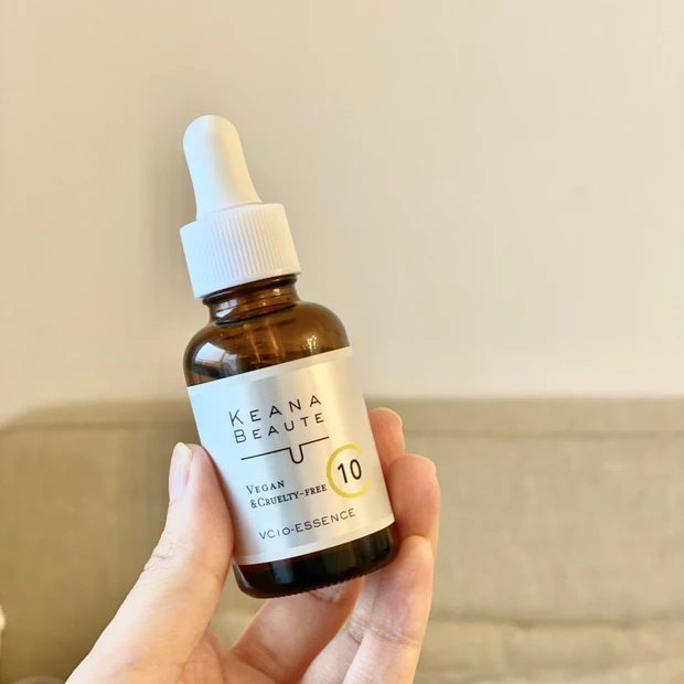 毛穴悩みに「ケアナボーテ VC10濃美容液」💛✨