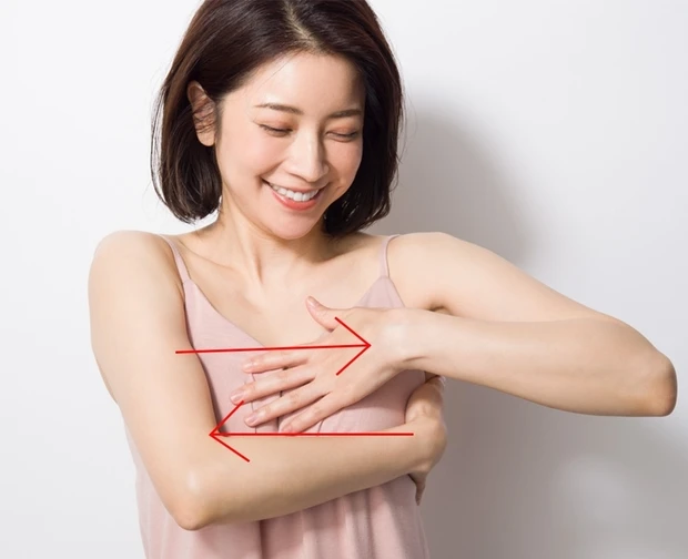 育乳セラピスト・森 絵里香さん流、お悩み別美乳マッサージ
_9