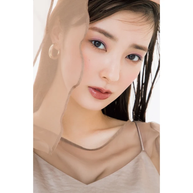 下まぶたの影色で神秘的な美が目覚める