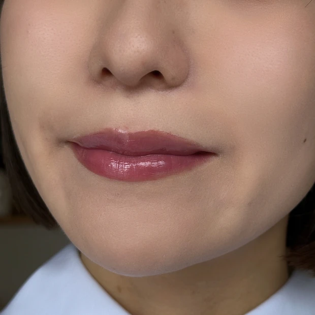 KATE リップモンスター ツヤバース G05 ピンクロビンの泉 仕上がり