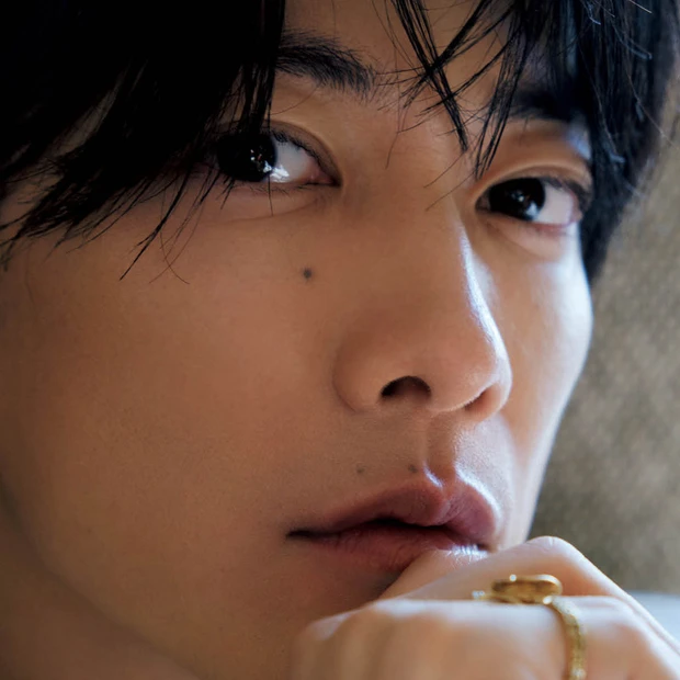 佐藤 健さんインタビュー。「肌も瞳も、大切なのはやっぱり保湿」
