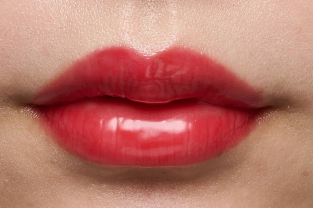 プチプラリップ ブルベ冬 リンメル オーマイグロス リップバターバーム 004 スウォッチ