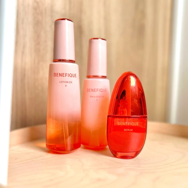 【ベネフィーク】使った瞬間から肌が巡る！赤のパワーでみずみずしいふっくら肌