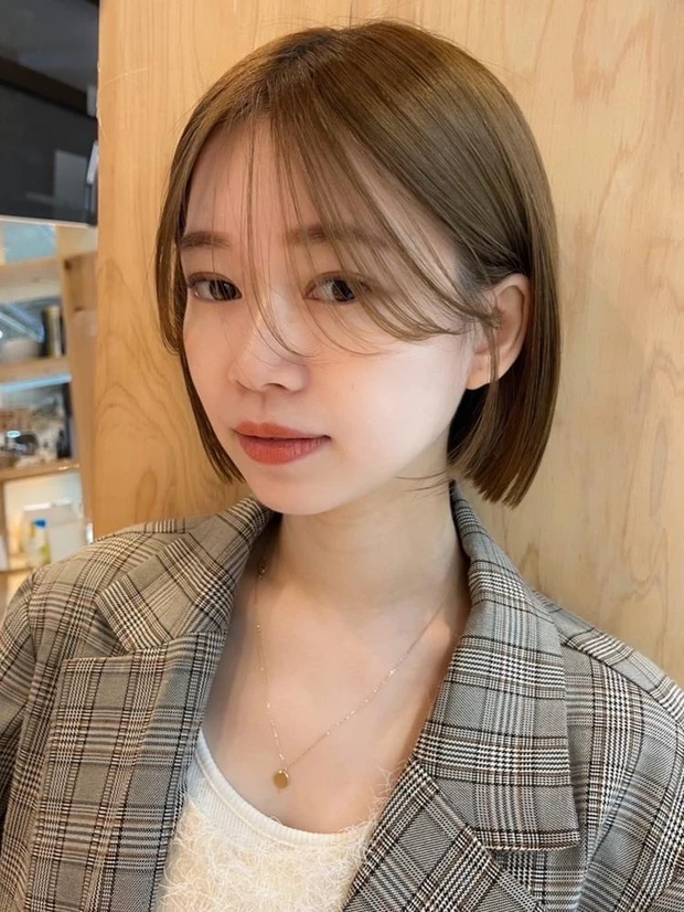 艶カラーとは ツヤカラー ベージュ　タッセルボブ