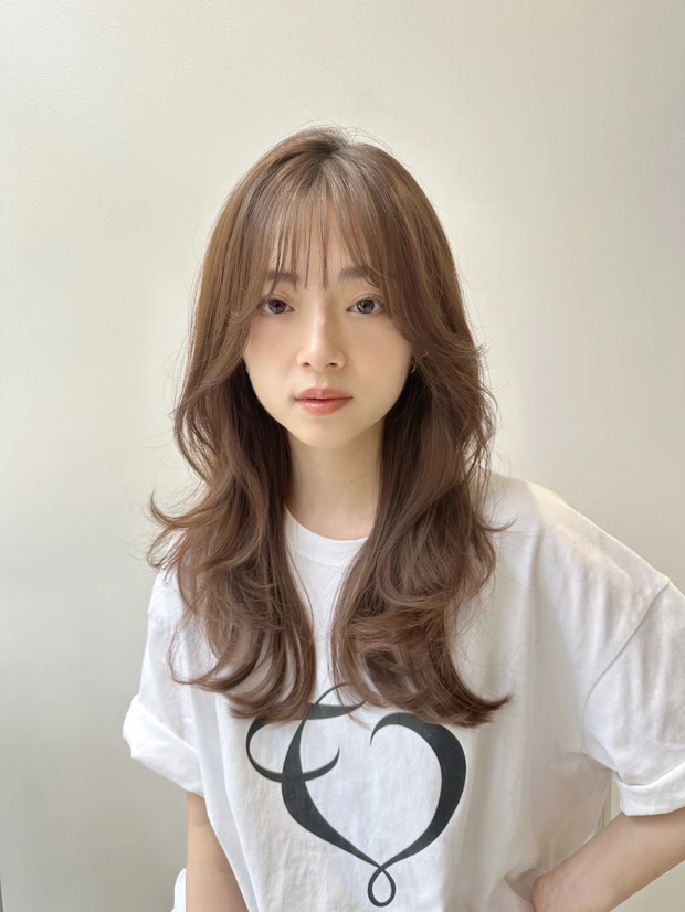 ヘアカタログ ロング ロングヘア 前髪あり スタイリング