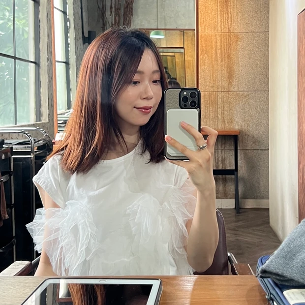 2025年夏のミディアムレイヤーカット!毛量多くても巻きやすい&オリーブベージュで透明感_5_1