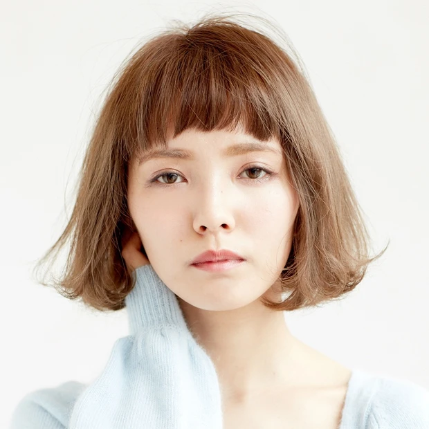 抜け感たっぷりのモデル風ボブは、重めシルエット×外ハネカールが決め手!