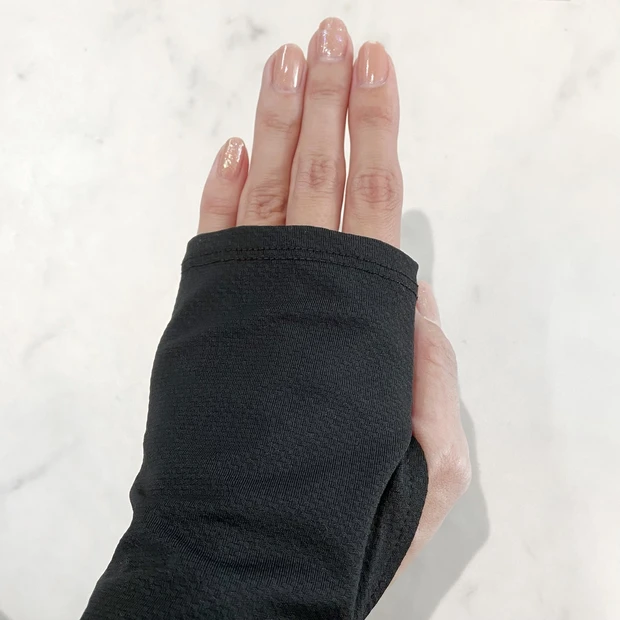 ユニクロ　エアリズムUVカットメッシュアームカバー