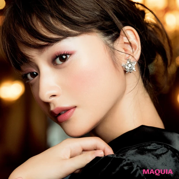 旬の赤み系メイクをアップデート！ Diorのコスメでつくる、聖なる夜の華…