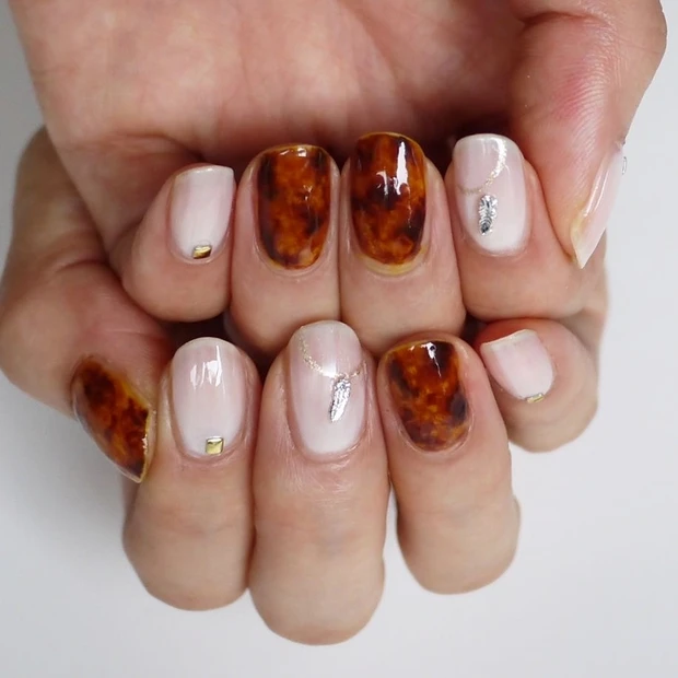 【セルフネイル】ポリッシュで簡単！ちゅるんとした質感がたまらない「べっこうネイル」_9_2