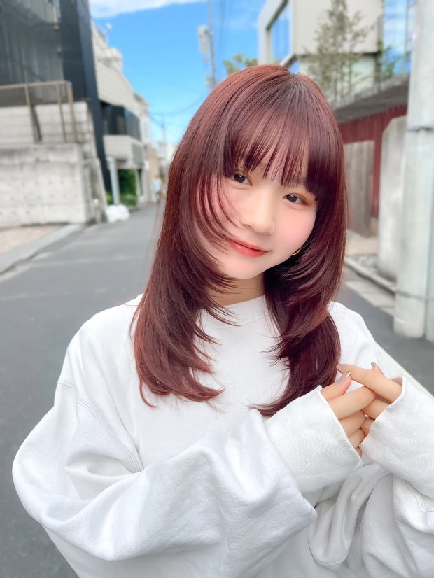 ヘアカタログ ミディアム ミディアムレイヤー 前髪あり 正面