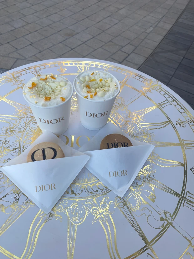 【DIOR ディオール ホリディイベント】THE BALL OF DREAMS
〈夢の舞踏会〉豪華な空間で非日常体験！_5